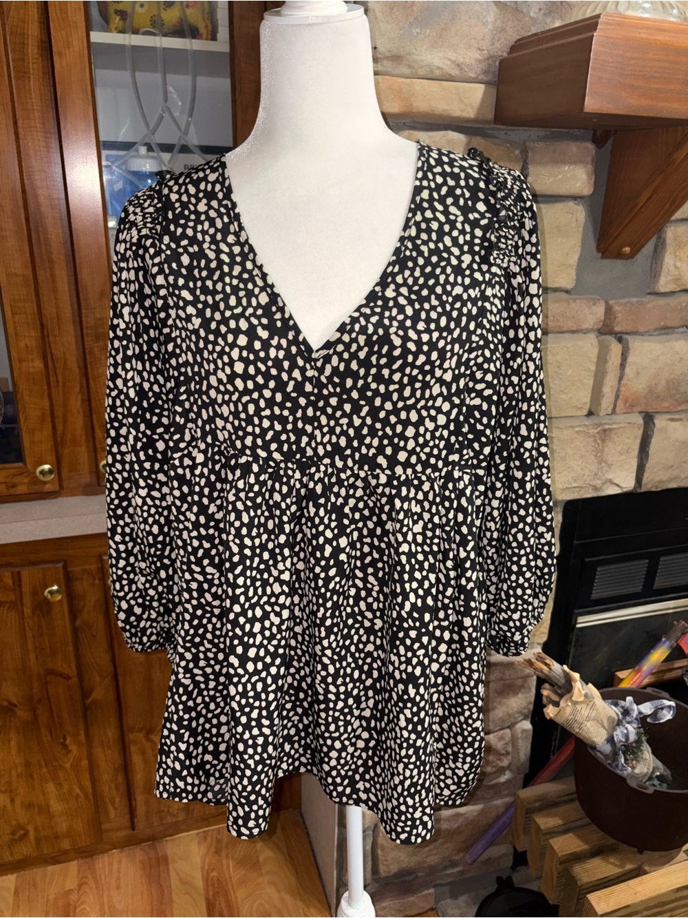 UMGEE size L black & tan hi/lo v/neck peplum top EUC